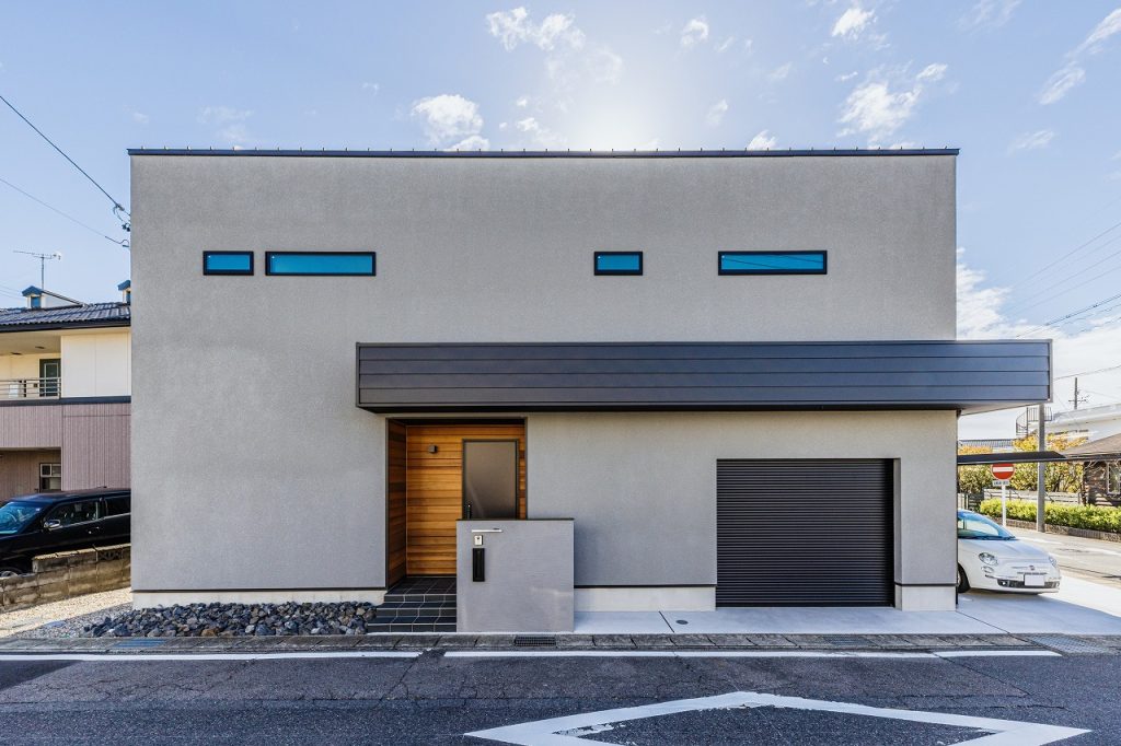 ガレージと暮らす家